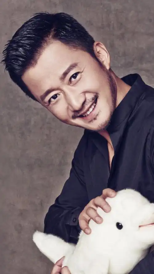 吴京还原太空失重表情包#帅气的气质男神吴京来了