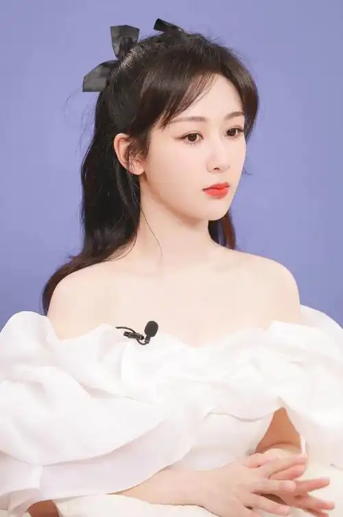 宝藏女孩杨紫,美丽可爱!__财经头条