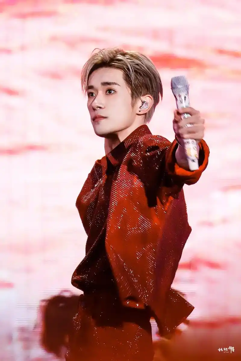 我的相册要装不下了 #易烊千玺 #红衣 #气场全开 #千玺《 - 抖音