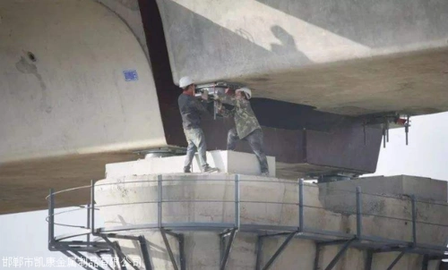 铁路桥梁防落梁挡块