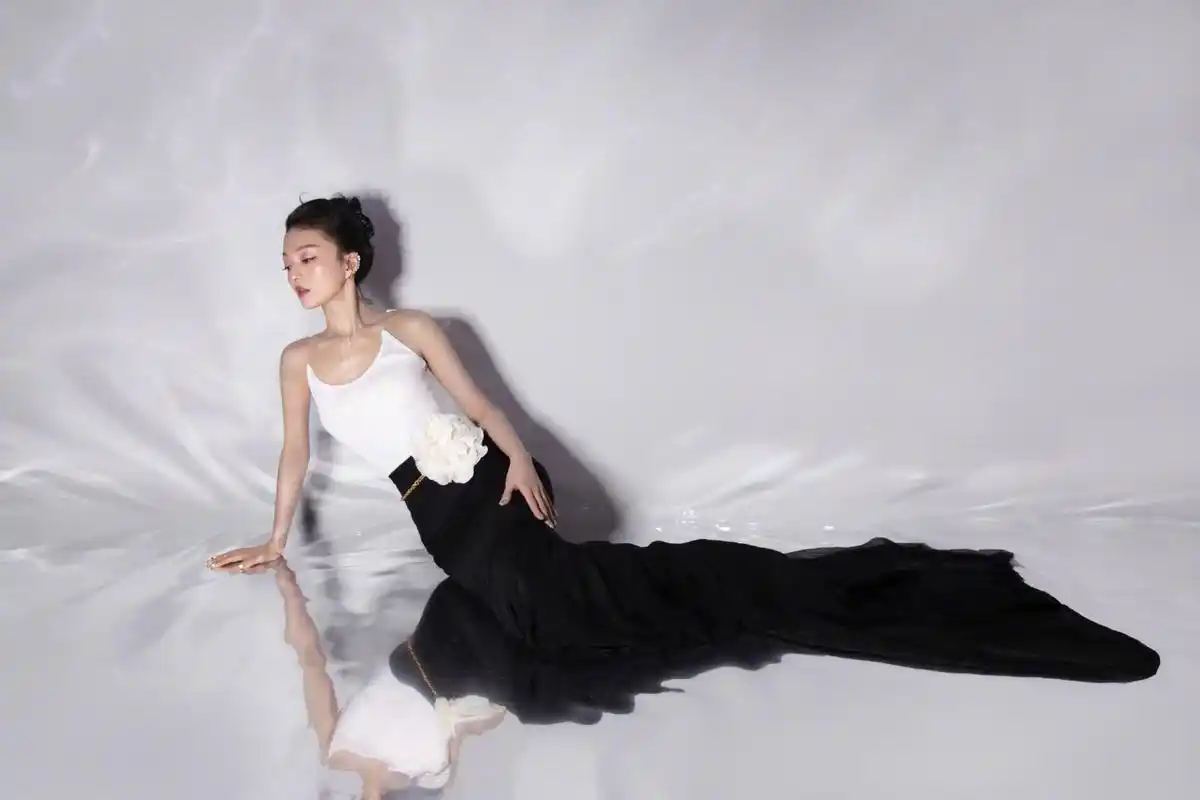 张韶涵,黑白美人鱼氧气写真壁纸