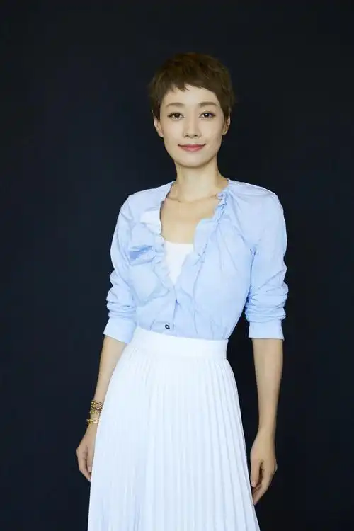 简介:马伊琍百褶裙温柔优雅写真图片,分享一组马伊琍图片给大家,图中