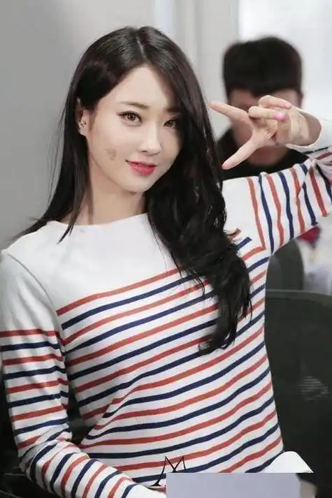 看看这位韩国女神朴景丽的美貌和才华,你就会明白为什么她被称为纯欲