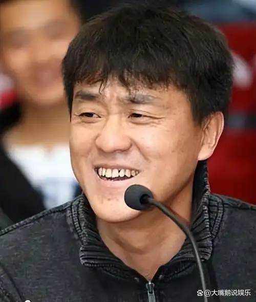 回顾何冰发妻是他爱了26年的同桌结婚几十年没绯闻