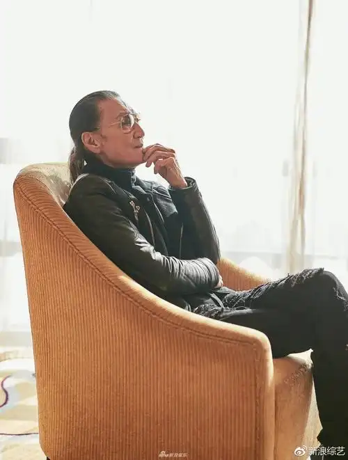 81岁谢贤酷劲十足,直言要"揍"谢霆锋,自曝非常疼孙子