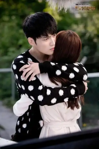 p>《triangle》是 a href="#">韩国mbc电视台 /a>自2014年5月5日起在