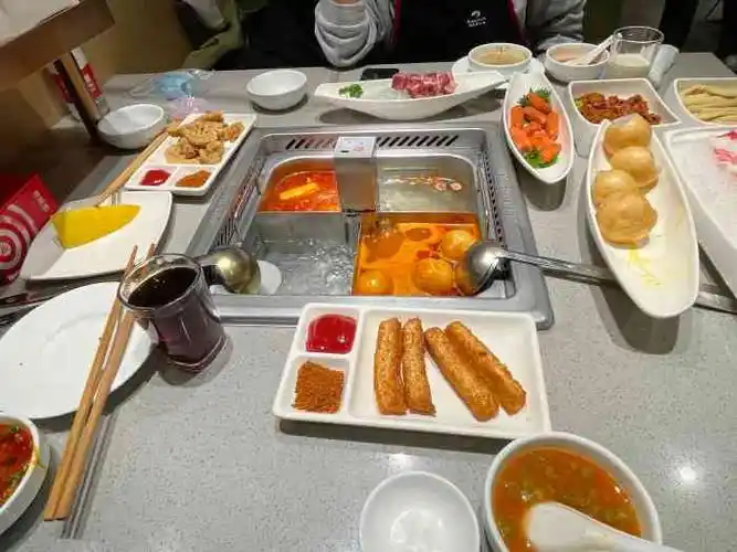 海底捞火锅(宝龙广场店)-"[薄荷]环境:位置很好找,在宝龙广场下沉.