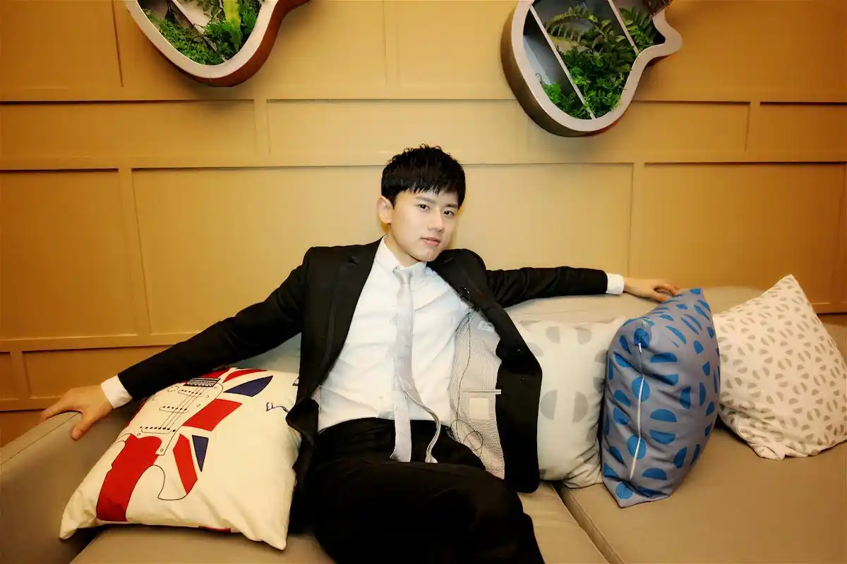 《歌手》张杰回归写真曝光 网友直呼"帅炸了"