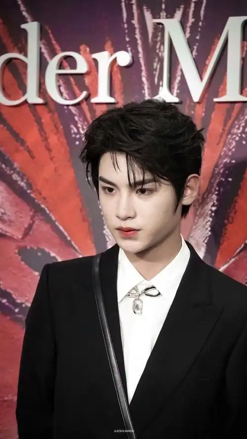 黄明昊>壁纸,拿图滴滴