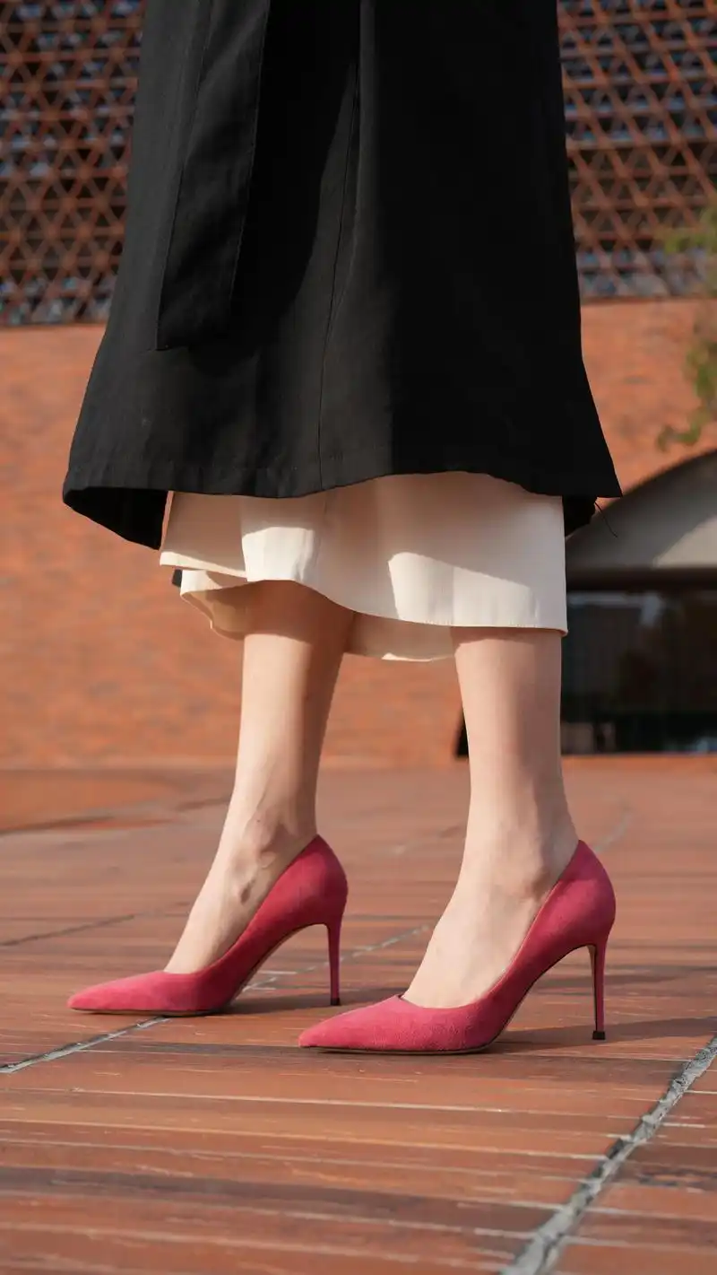 纤纤作细步,精妙世无双.#高跟鞋 #美出高级感 #红色高跟鞋 - 抖音