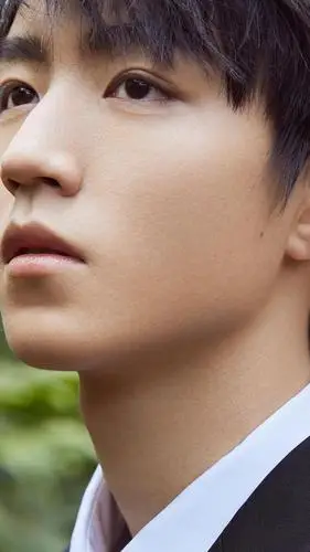 王俊凯这个修图风格太真实了吧,毛孔胡子印一清二楚