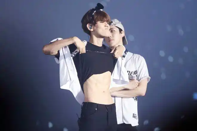 exo边伯贤的腹肌是怎么来的除了日常锻炼这才是关键