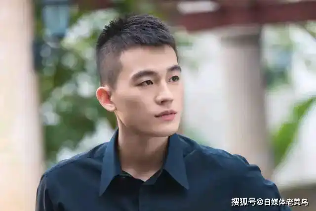 欧豪将一手烂牌,愣是打成了王炸,《民初奇人传》中的他乘风破浪