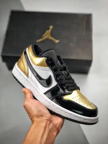 男女鞋乔丹1airjordan1low861428007黑金脚趾球鞋aj1低帮