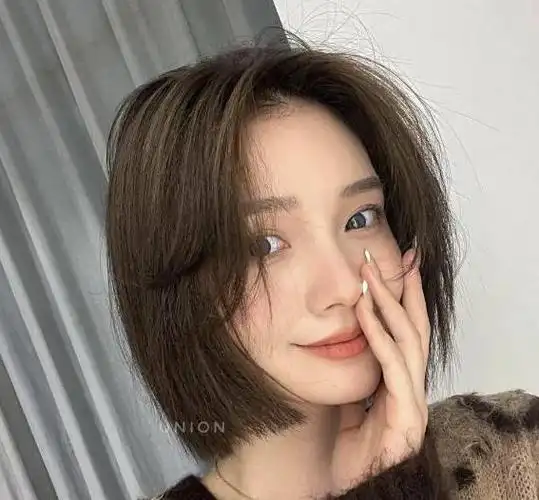 好看的直发短发发型 青春靓丽的风景线_发型造型_宝妈时尚生活网