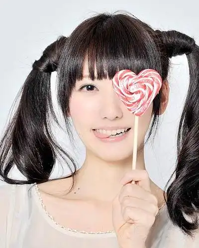 日系少女双马尾发型 俏皮可爱洋溢青春活力