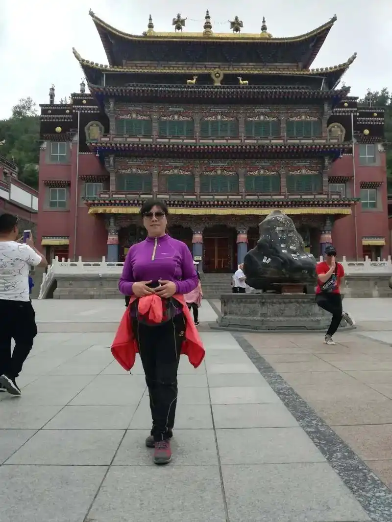 塔尔寺始建于明洪武十二年(1379年),得名于大金瓦寺内为纪念黄教创始