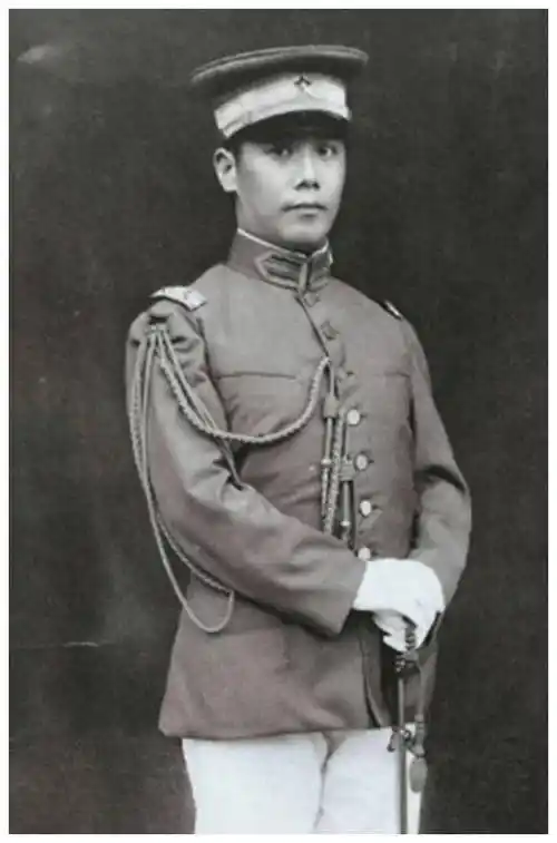 袁世凯是被撑死的?痴迷补品一天吃10顿饭,走路像鸭子一样摇晃