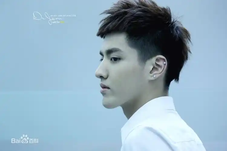 男青少年现在时兴什么发型