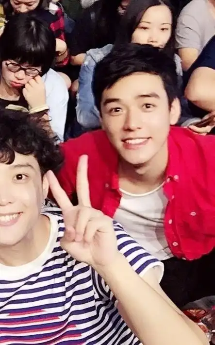 山河令龚俊校草旧照曝出趴在泥浆里也帅气逼人