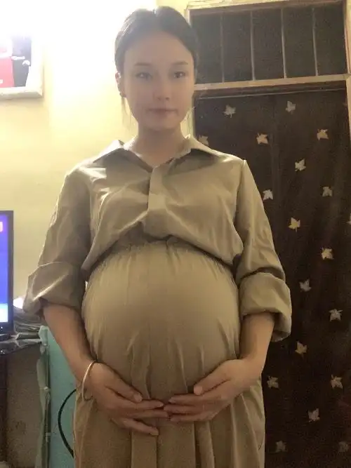 怀孕30周感觉肚子这样拍好大 现在已经胖了差不多20斤了