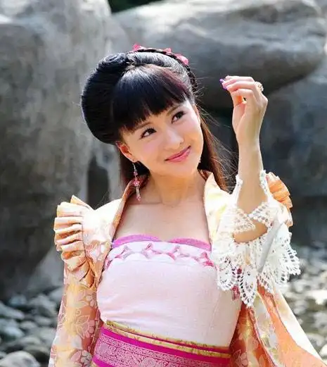 郑亦桐封神榜剧照,郑亦桐古装:郑亦桐在《封神英雄榜》中扮演"九头雉