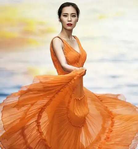 羌族歌手云朵:18岁师从刀郎,学成后5上春晚,和师父情同父女