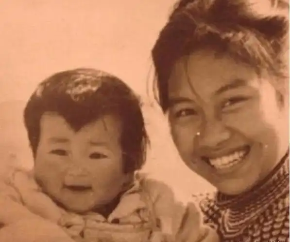 回顾吉克隽逸:卖惨炫富当小婊,立了10年的"淳朴"人设崩塌了