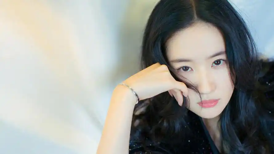 高颜值女神刘亦菲清新淡雅写真