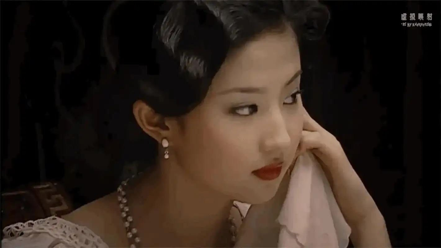 《金粉世家》最纯洁的百合花和最娇美的粉玫瑰,你最喜欢哪一朵?