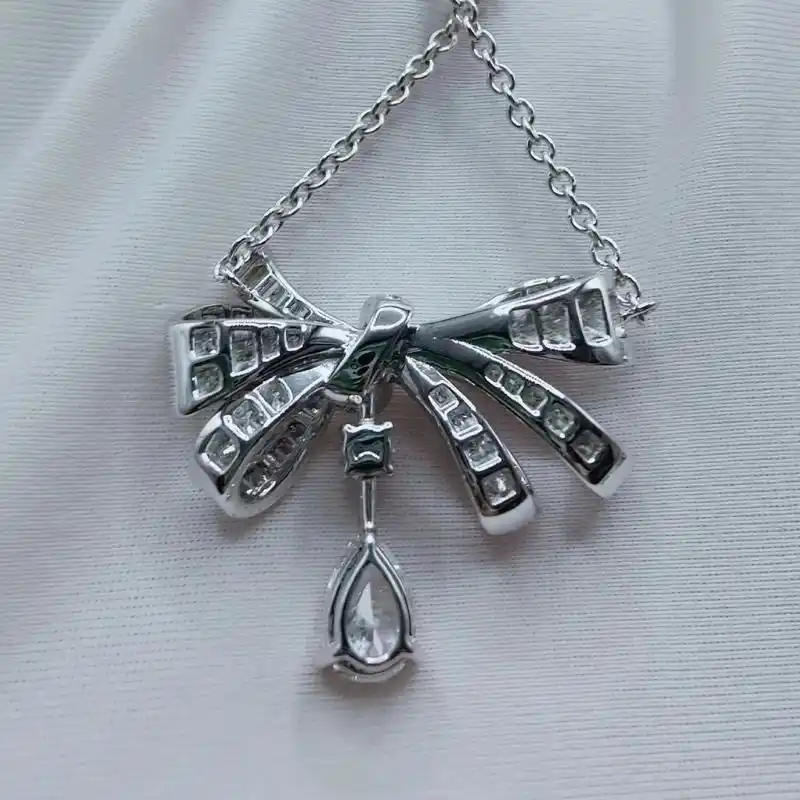 格拉芙蝴蝶项链,18k白,圆形1.3ct,梯方50分,水滴7 - 抖音