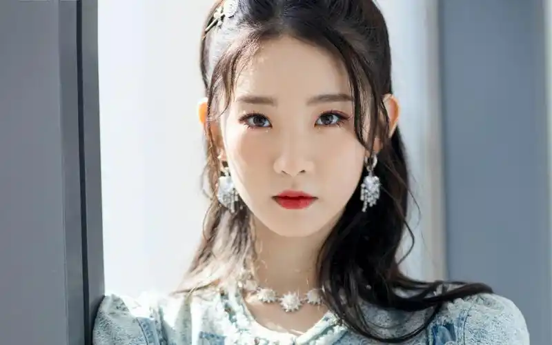 张艺凡甜美写真壁纸-美女壁纸-高清美女图片-第2图-娟娟壁纸