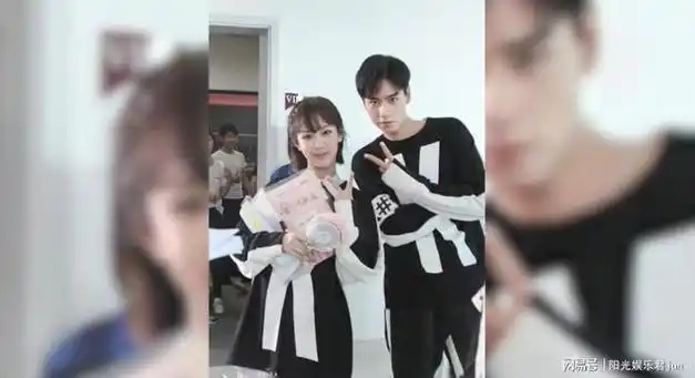 胡一天教杨紫猛男撒娇注意看杨紫的反应磕到了百年好合夫妇