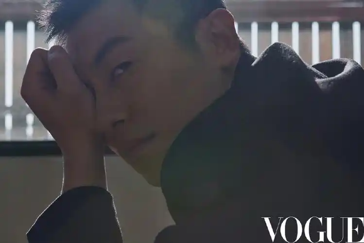 朱亚文酷痞撩人黑白写真图片15