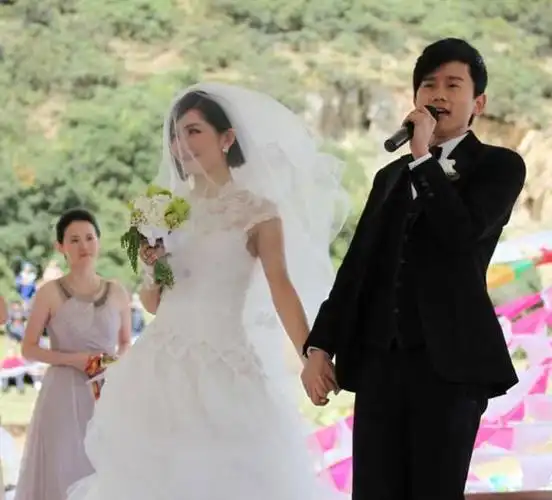 李承铉参加张杰谢娜婚礼晕倒了,为何不听劝告导致意外发生?