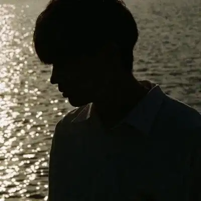 2020最火男生头像伤感颓废 永远清醒永远知进退