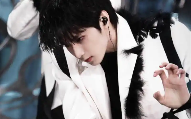 那些让我心动的舞台criminal我愿称之永远的神刘耀文你可以永远相信刘