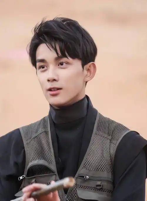 童星出道的吴磊,出道多年,人气和路人缘从未下滑,你怎么看?