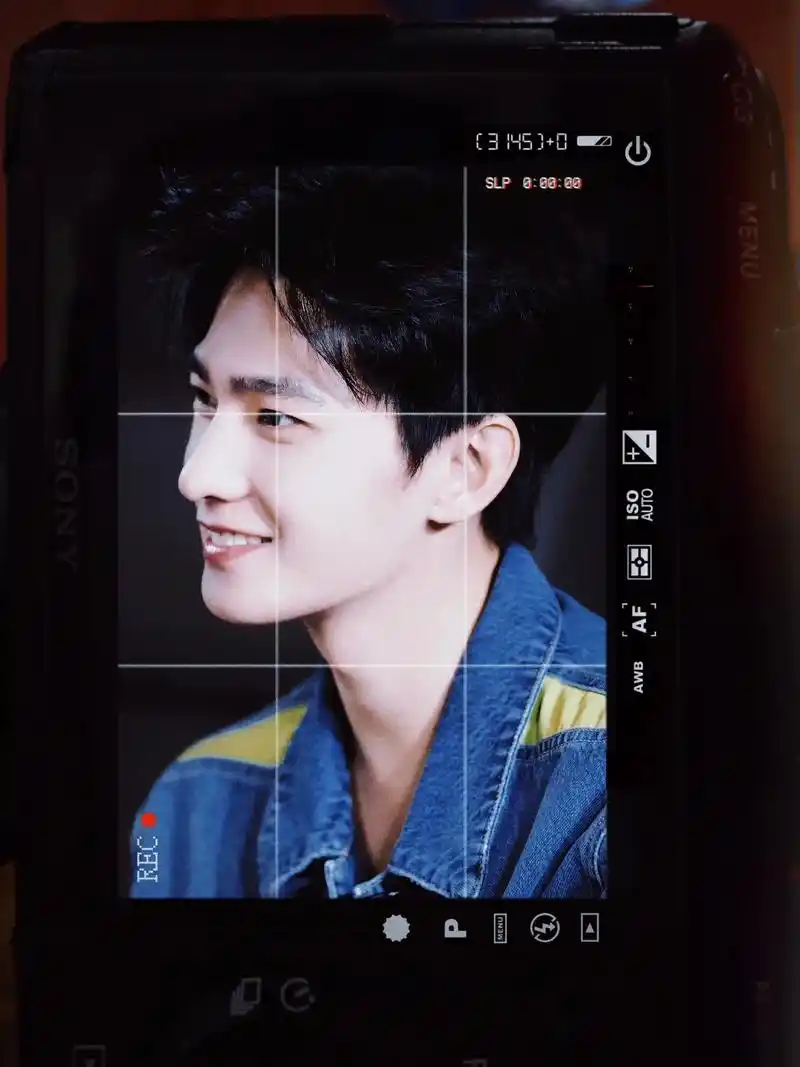 挑战做50个内娱男明星壁纸之杨洋!听说我们就是在不同的时间段 - 抖音