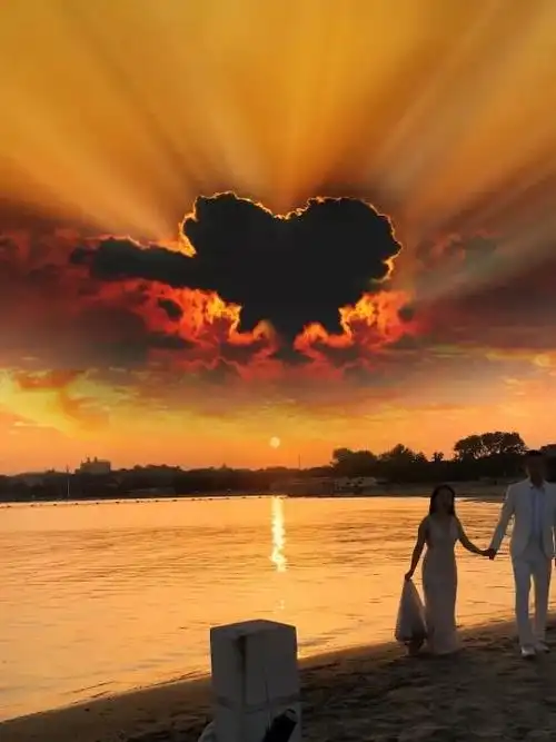 这么漂亮的爱心晚霞,一定要艾特嘎嘎喜欢的人一起来看吧!-度小视