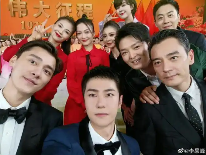 李易峰晒王一博拍的合影 众多帅哥美女齐亮相真是太养眼