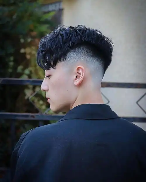 2022新年最火男发16款两侧推短头顶抓抓就是不一样剪就对了