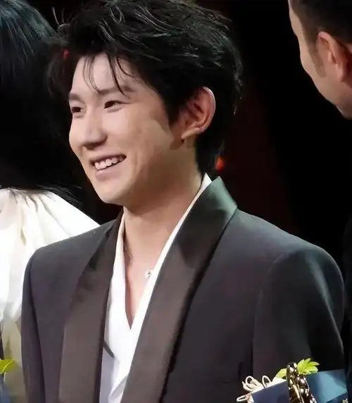 明明长相普通非要被捧成绝世男神求求了别再尬吹了