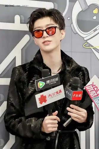 范丞丞宇宙打歌中心媒体采访图