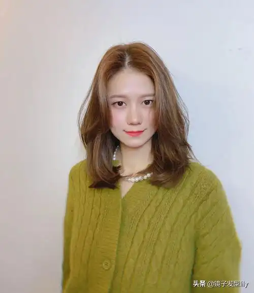 中分八字刘海短发学生(女士发型这样换,感觉就像变张脸,看完都想