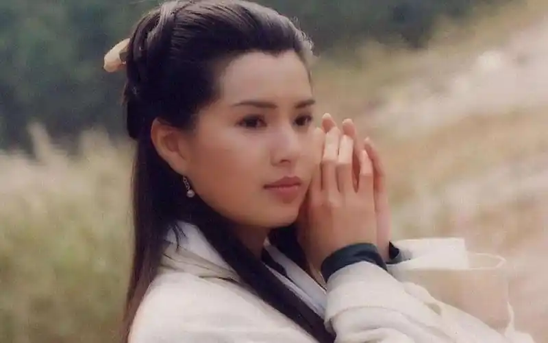 历届版本的小龙女李若彤公认气质佳刘德华曾暗恋83版小龙女