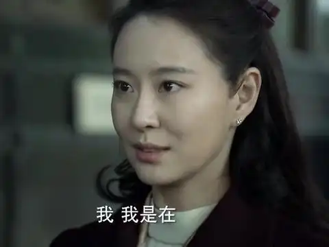 伪装者程锦云身份被质疑明台及时出手相助顺利上车