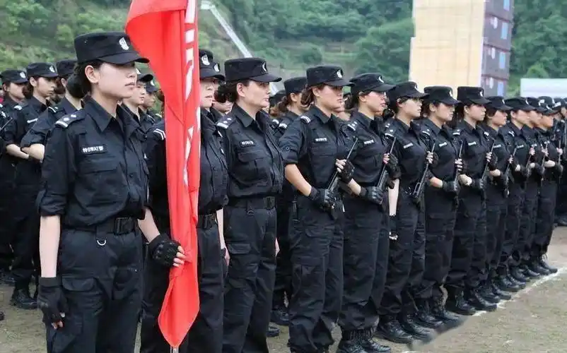 越活动牵手特警相伴一生7月26日特警小哥哥小姐姐和你有个约会