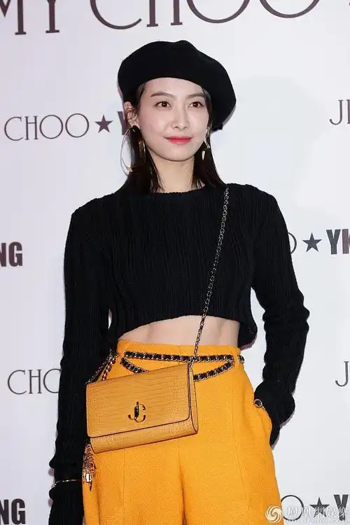 宋茜久违回韩国营业生图状态满分胸以下全是腿马甲线吸睛