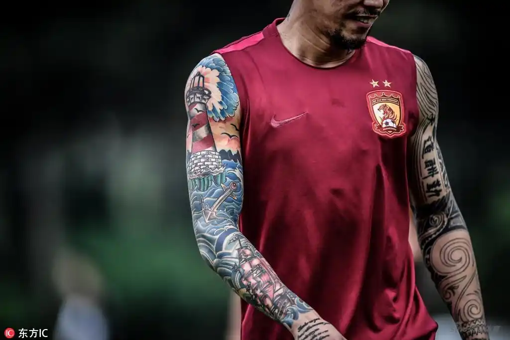 广州恒大球员霸气纹身_高清图集_新浪网